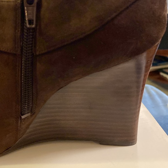 NIB Banana Republic Camry Suede Boots, Size 9.5, Brown - Picture 5 of 8